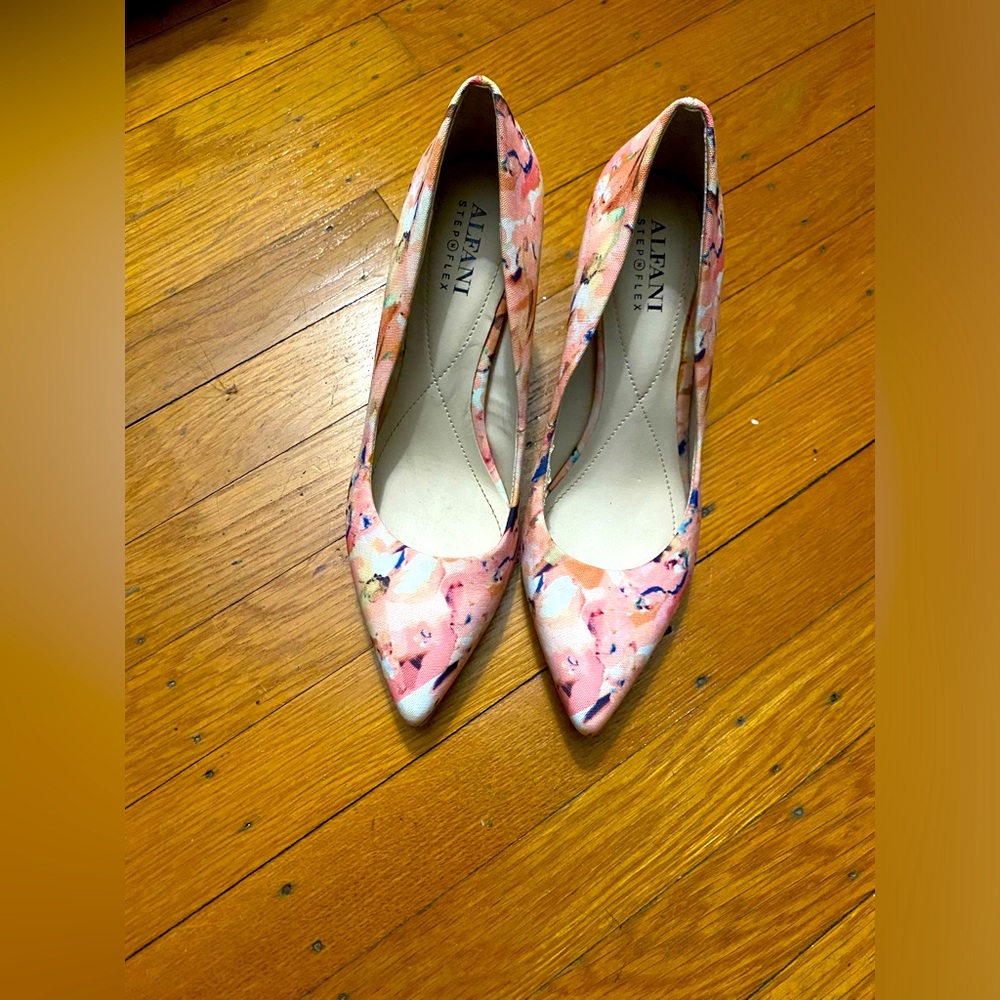 ALFANI choes for women size 6 M color trii  brown  white good condition
